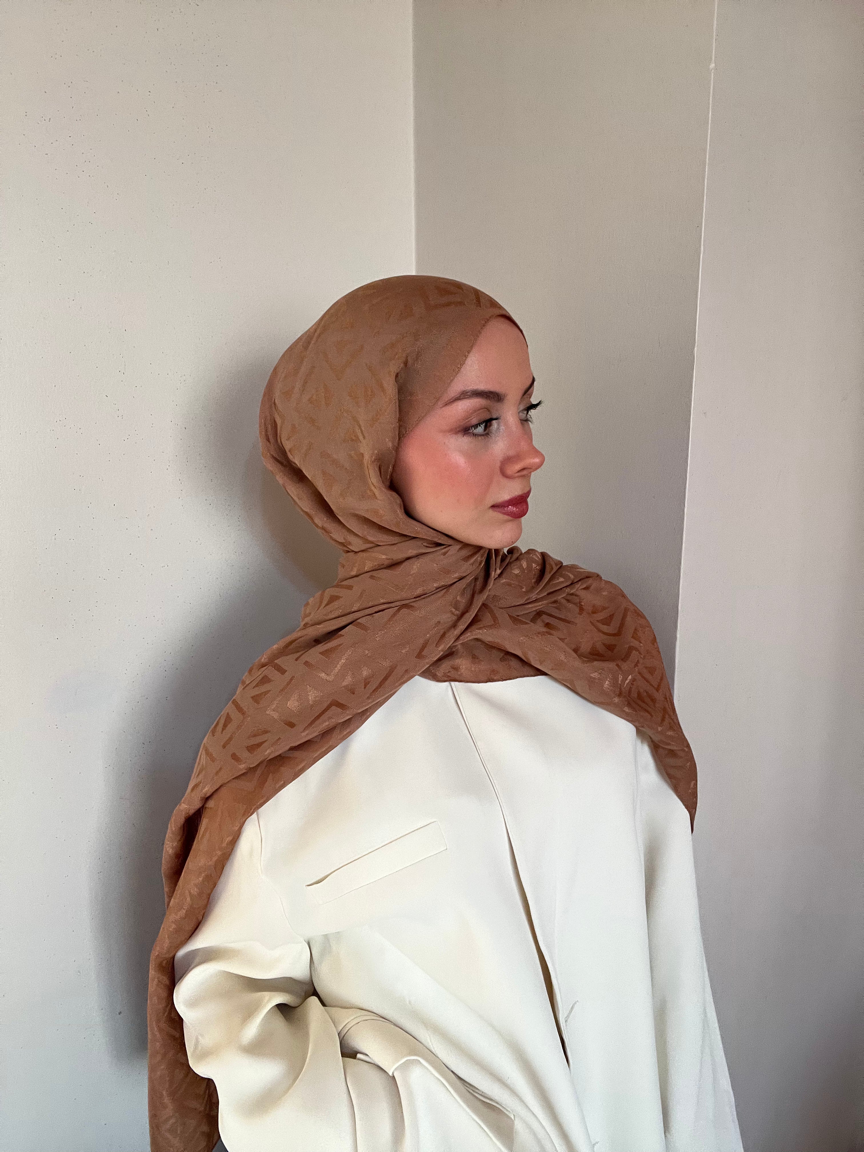 Akel Asetat Üçgen Şal Camel